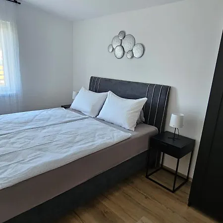 Whitehill House Apartman Zára