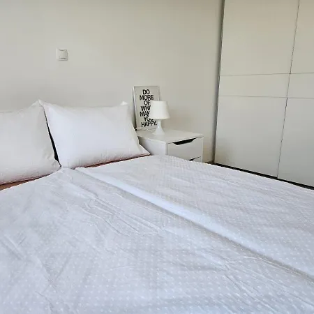 Whitehill House Apartment *