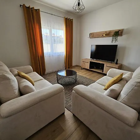 Whitehill House Zára